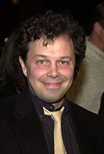 How tall is Curtis Armstrong?